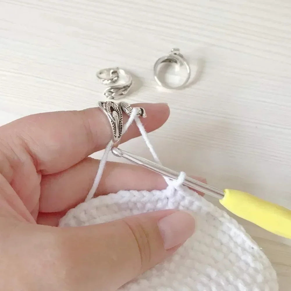 Adjustable Cat Crochet Ring - Beginner Yarn Guide Tool