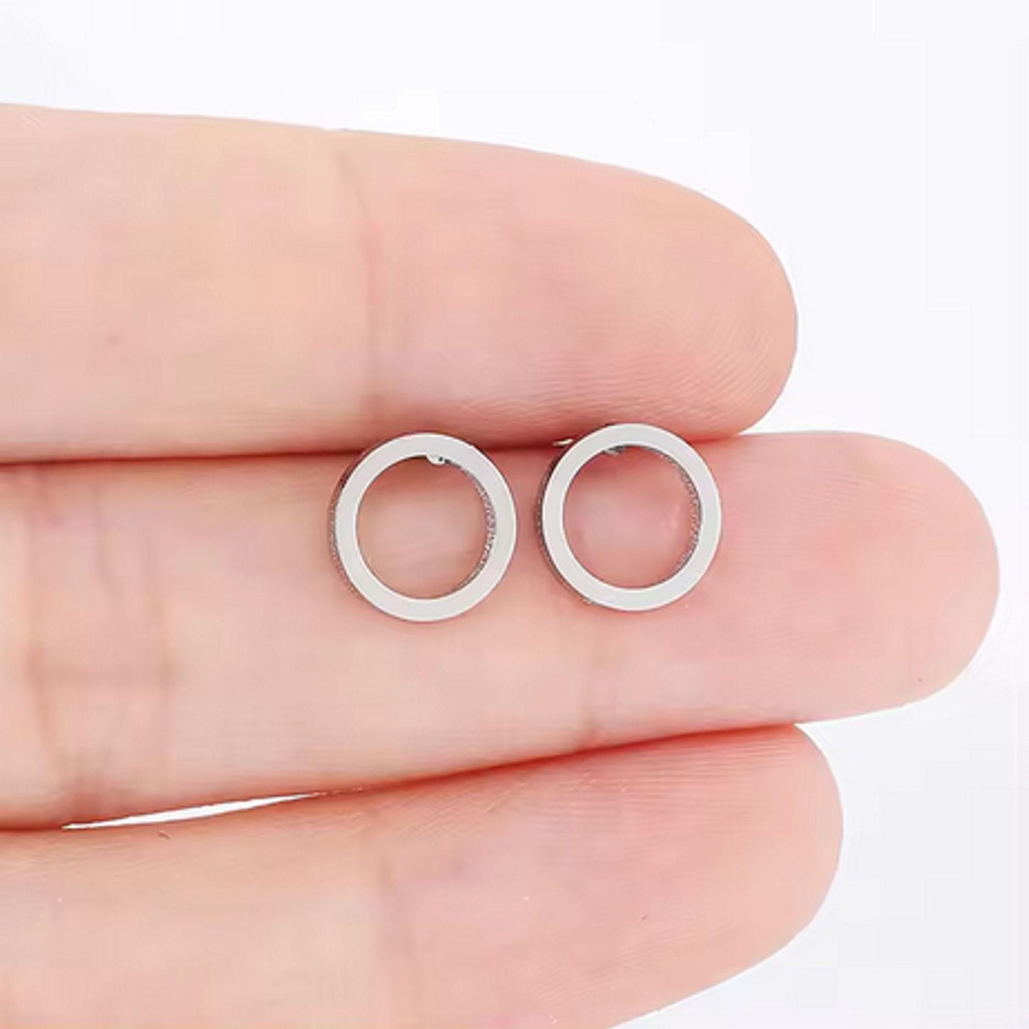 Round Push-back Earrings - Gold or Silver