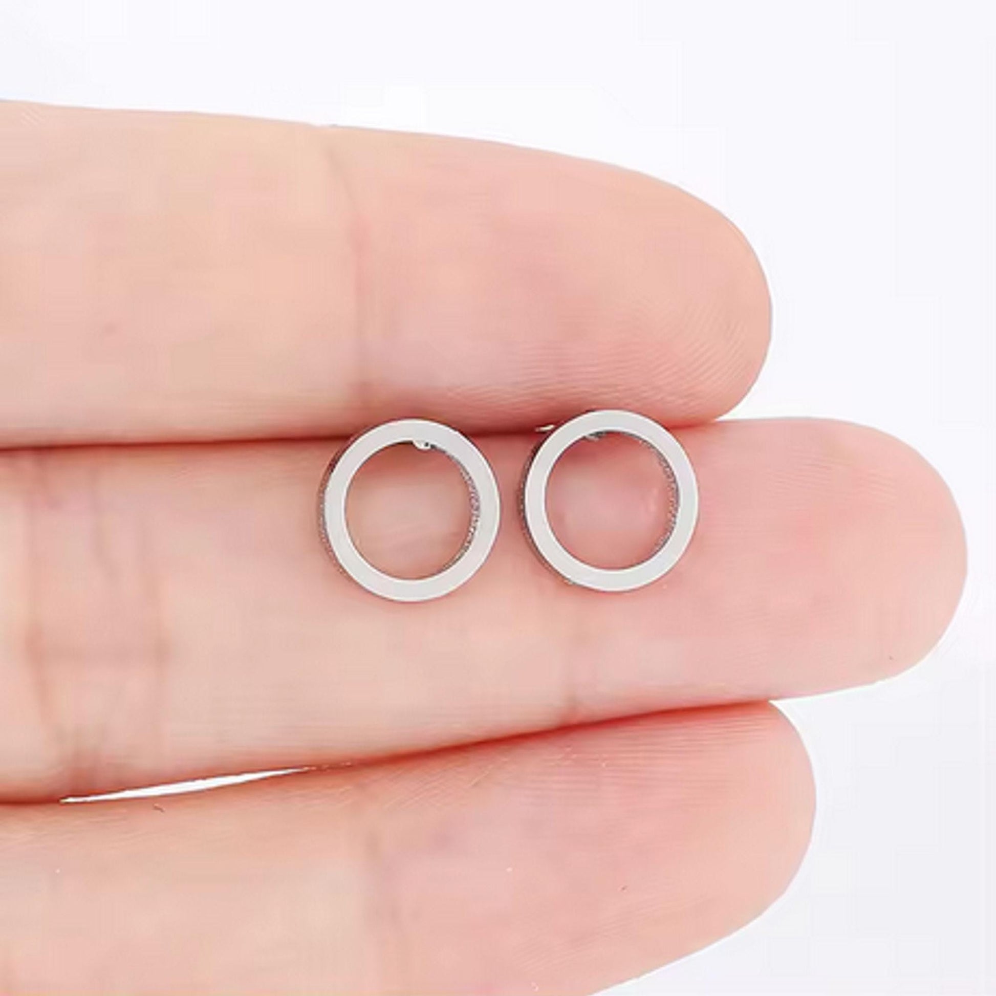 Round Push-back Earrings - Gold or Silver